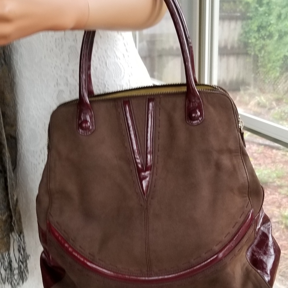 Like new. Beautiful TreVero leather bag. Stunning.